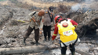Tim Gabungan Padamkan Hotspot di Desa Pelayangan, Luas Lahan Terbakar ±0,8 Hektare